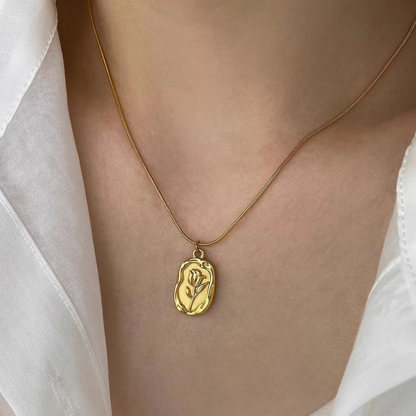 Eterna Rose Necklace