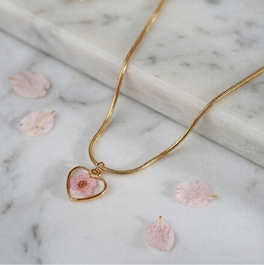 Petal Love Necklace Gold
