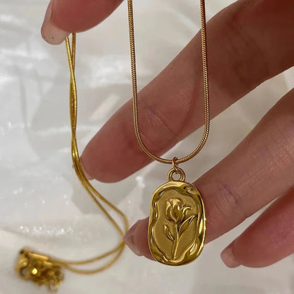Eterna Rose Necklace