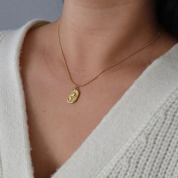 Eterna Rose Necklace